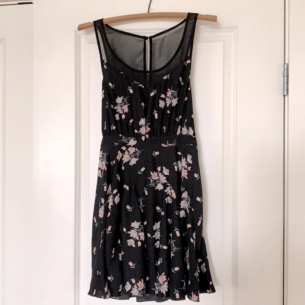 Worn once - Kimchi Blue mini floral dress, Sz S